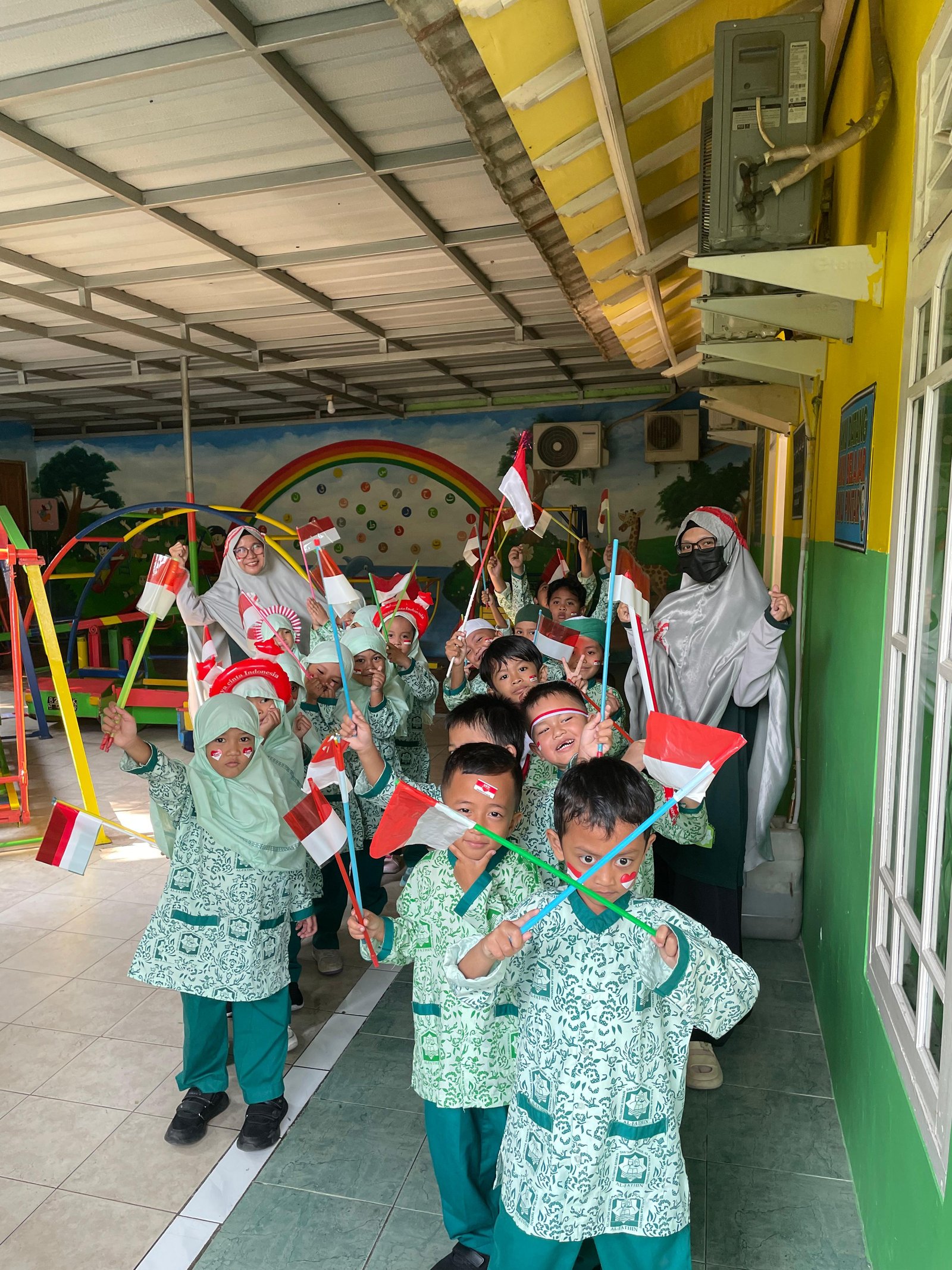 Mengikuti Kegiatan Perlombaan